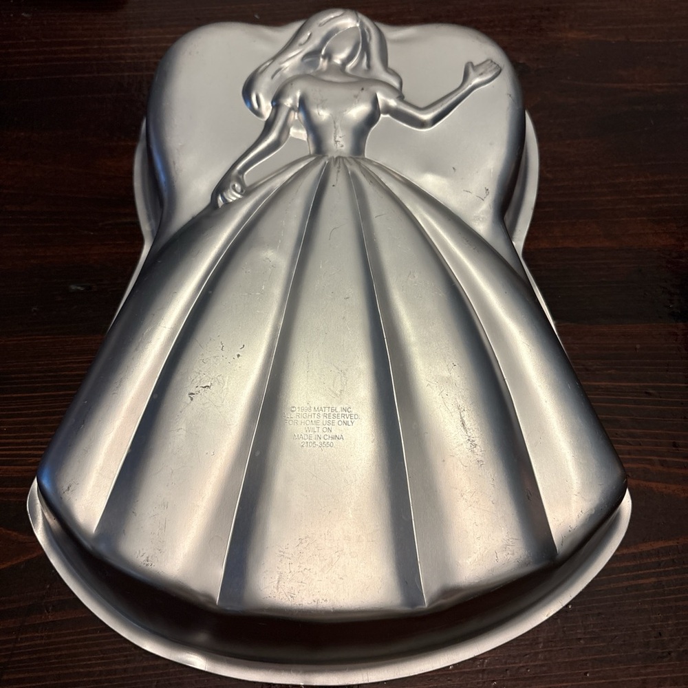 Vintage Barbie cake pan